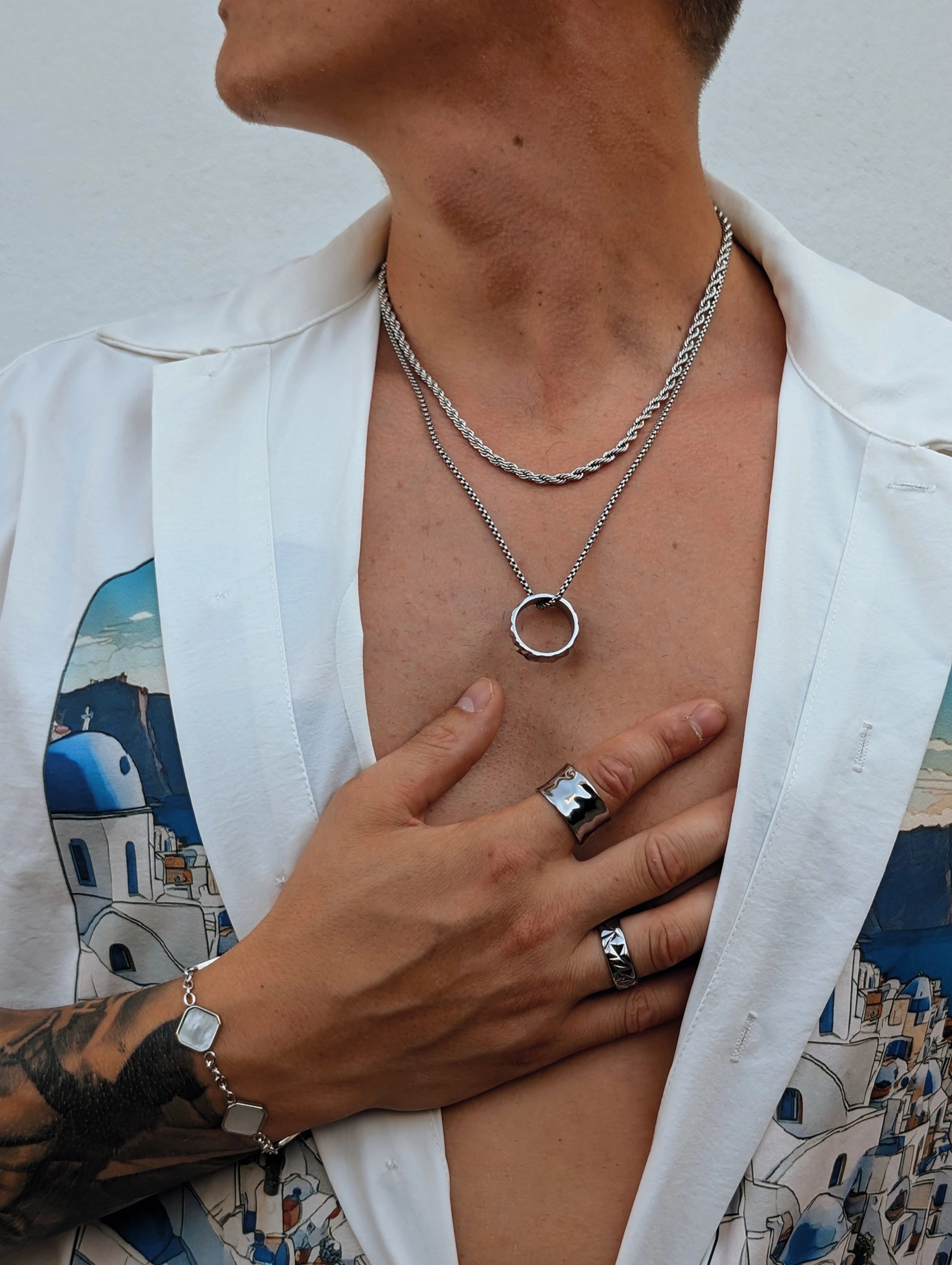 Noir ring